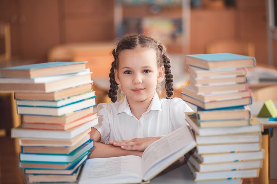 Единые учебники появятся в школах к 2032 году: Минпросвещения раскрывает график внедрения